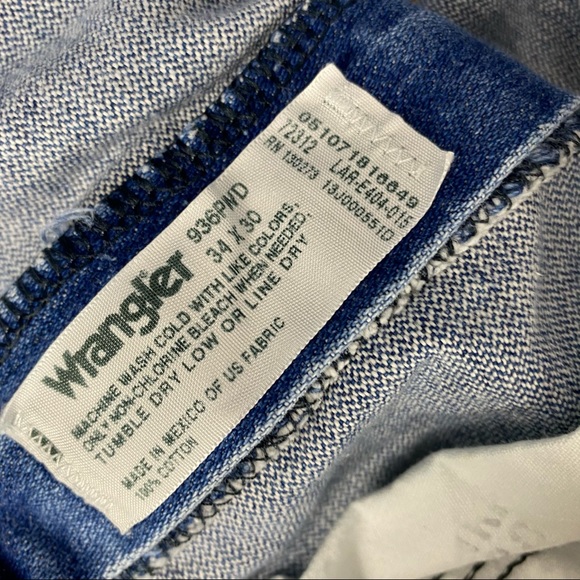 SOLD Wrangler light/medium wash denim sz 34” - Picture 12 of 12